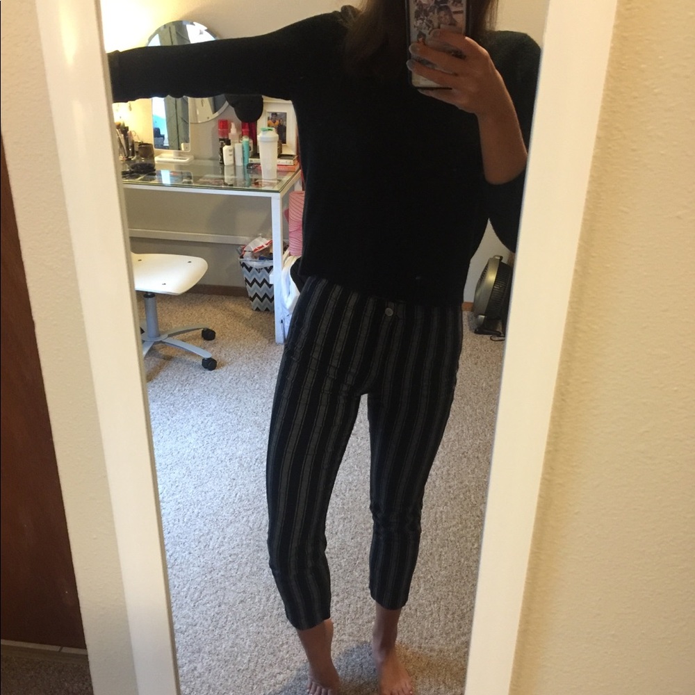 Black crew neck sweater